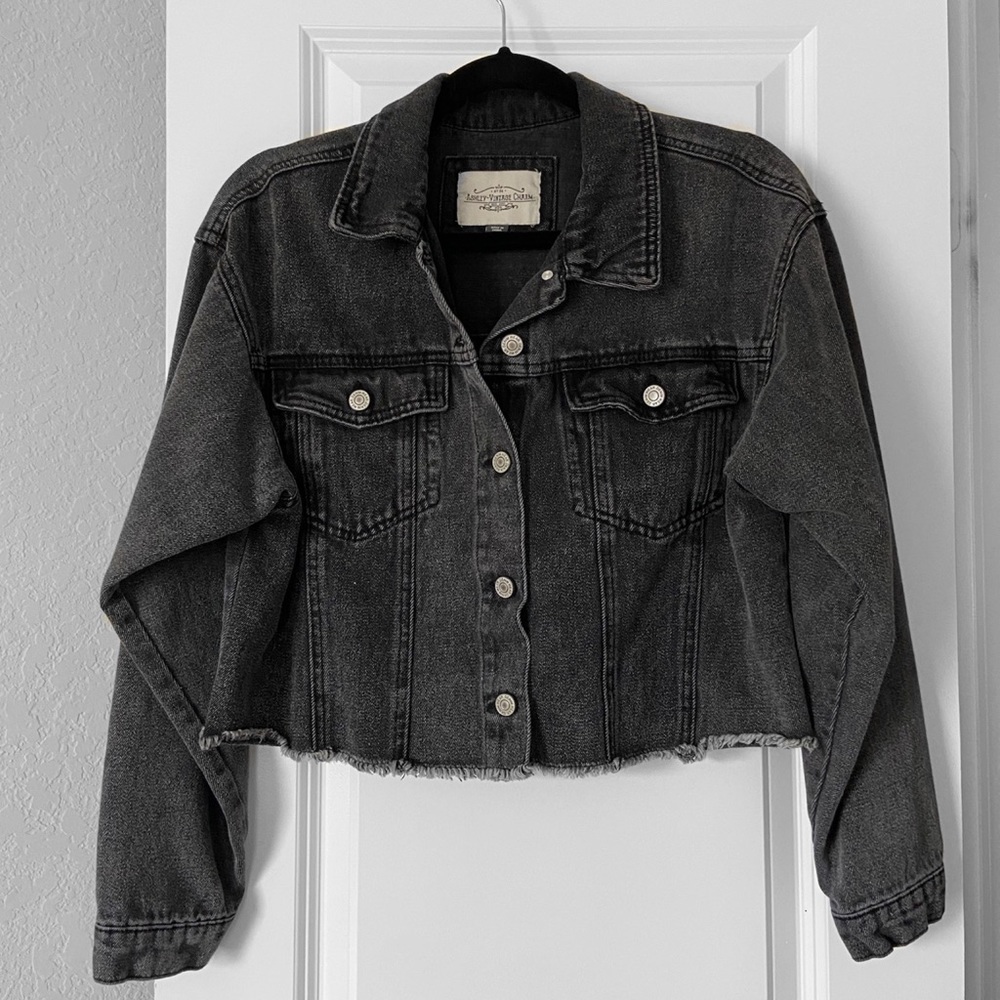 TILLY’S Washed Cropped Womens Denim Jacket